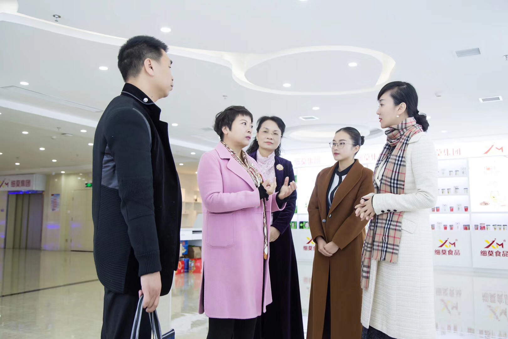 細莫受到高度贊揚--開福區委常委、統戰部長何惠風領導及工商聯領導一行到訪細莫食品